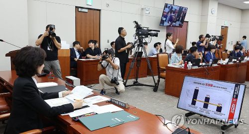  이진숙 사회부총리 겸 교육부 장관 후보자가 인사청문회에서 논문 표절 의혹 등과 관련한 의원 질의에 답변하고 있다.(사진 출처:연합뉴스)