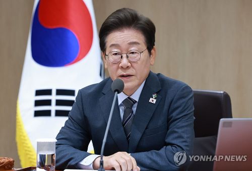 이재명 대통령이 24일 서울 용산 대통령실 청사에서 열린 국무회의를 주재하고 있다.(사진 출처:연합뉴스)