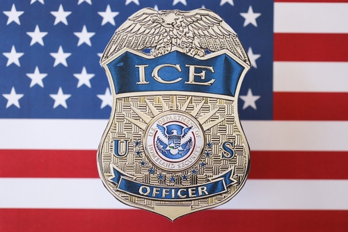 달라스 이민세관단속국, ICE 사무소가 총격 사건 발생 닷새 만에 다시 문을 연다. (사진 출처:shutterstock)