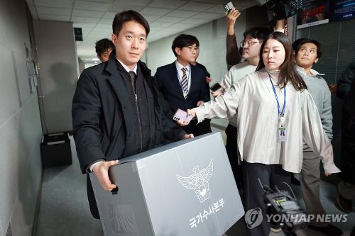 정치권 인사들의 통일교 금품수수 의혹을 수사 중인 경찰이 15일 전격적인 압수수색에 나섰다. [사진 출처: 연합뉴스]