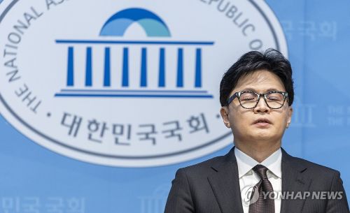 국민의힘에서 제명된 한동훈 전 대표가 29일 국회 소통관에서 기자회견을 시작하고 있다. [사진 출처: 연합뉴스]