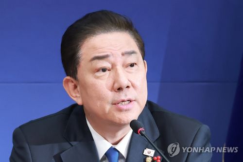 더불어민주당 김병기 원내대표가 24일 국회에서 열린 최고위원회의에 참석해 발언하고 있다. [사진 출처: 연합뉴스]