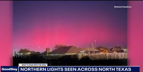 화요일 밤 북텍사스 하늘 곳곳에서 신비로운 오로라가 관측됐다.[사진 출처: fox4news캡처]