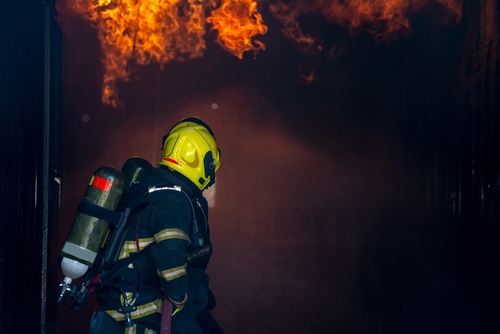 달라스 레이크 하이랜즈 지역의 한 아파트에서 일요일 새벽 대형 화재가 발생했다. [사진 출처: shutterstock]