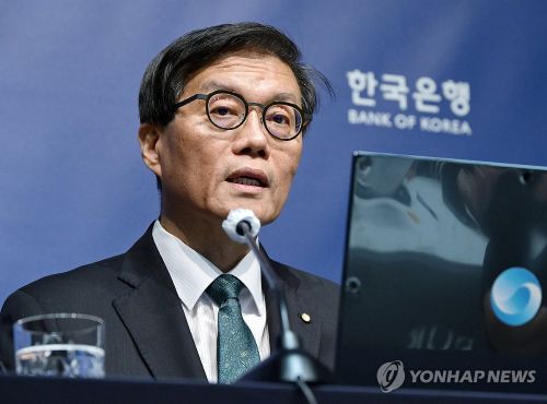  이창용 한국은행 총재가 28일 서울 중구 한국은행에서 열린 금융통화위원회를 마친 후 기자간담회를 하고 있다.(사진 출처:연합뉴스)