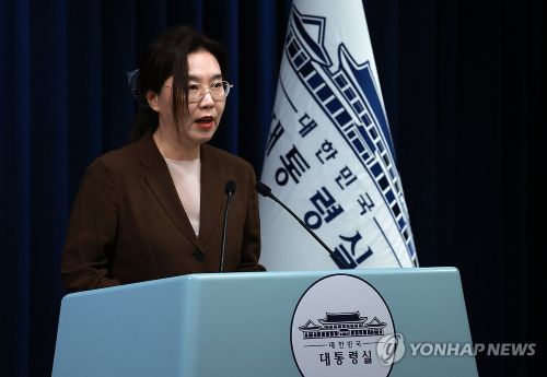 강유정 대통령실 대변인이 5일 서울 용산 대통령실 청사에서 현안 브리핑을 하고 있다.(사진 출처:연합뉴스)