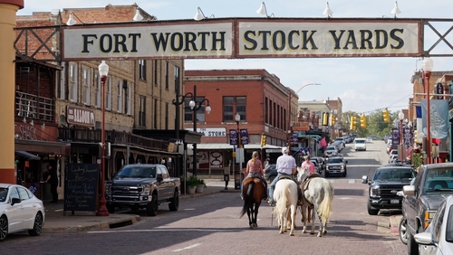 스톡야드(Stockyards)에서 말 타기 단속이 강화되며 시민 반발이 커지고 있다.