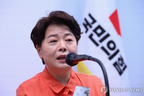 윤희숙 혁신위원장이 16일 서울 여의도 중앙당사에서 인적쇄신 등 개혁방안과 관련해 기자간담회를 하고 있다.(사진 출처:연합뉴스)