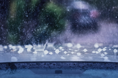 북텍사스 지역에 우박을 동반한 강한 비와 뇌우가 접근할 것으로 보인다. [사진 출처: shutterstock]