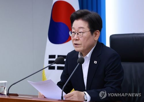 이재명 대통령이 17일 서울 용산 대통령실 청사에서 열린 4차 수석·보좌관 회의에서 발언하고 있다.(사진 출처: 연합뉴스)