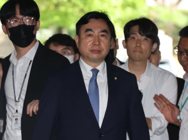 서울중앙지검 반부패수사2부는 이날 무소속 윤관석 의원을 정당법 위반 혐의로 구속기소 했다. 