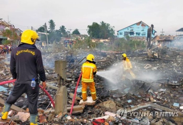 지난달 29일 말레이시아 접경 지역인 나라티왓주의 숭가이 콜록 구역에 위치한 창고에서 폭죽이 폭발해 12명이 사망하고 121명이 다쳤다. 