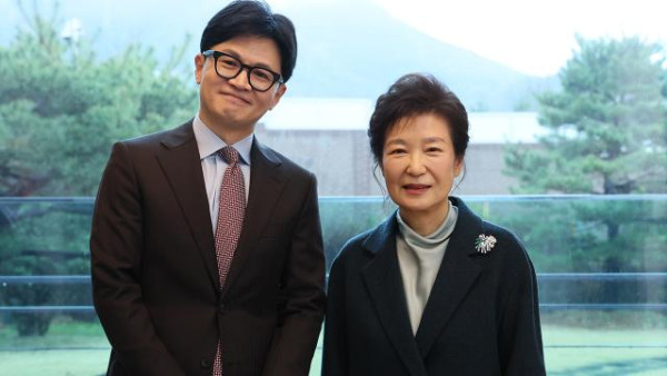 국민의힘 한동훈 비상대책위원장이 26일 전통적 당 강세 지역인 대구를 찾아 취임 이후 처음으로 박근혜 전 대통령을 만났다.