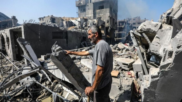 이스라엘과 팔레스타인 무장정파 하마스 간 전쟁 중 사망자가 2만7천명을 넘어섰다고 하마스 측 가자지구 보건부가 밝혔다.