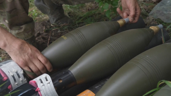 러시아의 침공에 맞서고 있는 우크라이나에서 다수 고위관리가 연루된 무기조달 비리가 터졌다.