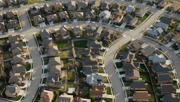 북텍사스 주택 가격은 중간값이 40만 달러를 넘어섰던 2021년보다는 낮은 상태다.