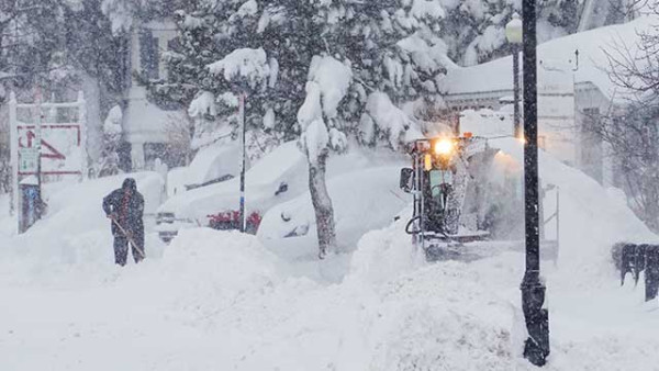  캘리포니아 북부 시에라네바다 산맥 서쪽 산지 일대에 이틀전부터 눈보라(Blizzard) 경보가 발령됐다.
