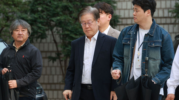 더불어민주당 이재명 대표가 6일(금) 대장동·위례신도시 특혜 의혹 사건 첫 재판에 출석했다.