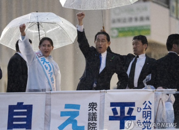 지난해 4월 보궐선거서 지원 유세하는 기시다 후미오 일본 총리 (사진 출처: 연합뉴스)