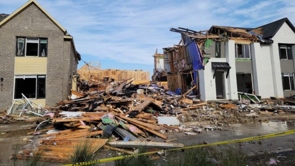 새해 첫 날 알링턴 주택가에서 폭발 사고가 일어나 피해가 주택들이 파손됐다. (사진 출처: NBC5)