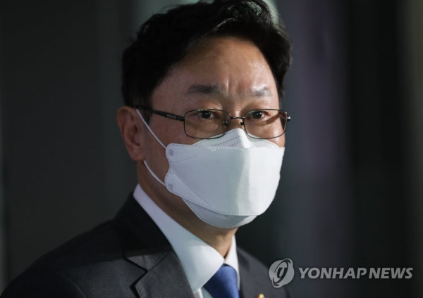 법무부 장관 후보자 내정 소감 밝히는 박범계 (서울=연합뉴스) 진성철 기자 = 더불어민주당 박범계 의원이 30일 오후 서울 여의도 국회의원회관에서 법무부 장관 후보자 내정에 대한 소감을 밝히고 있다. zjin@yna.co.kr