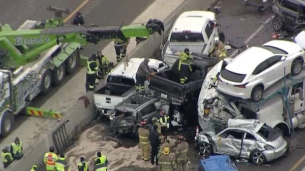 초강력 한파로 포트워스 I-35W에서 133중 추돌 사고가 발생했다. (사진 출처: NBC5)