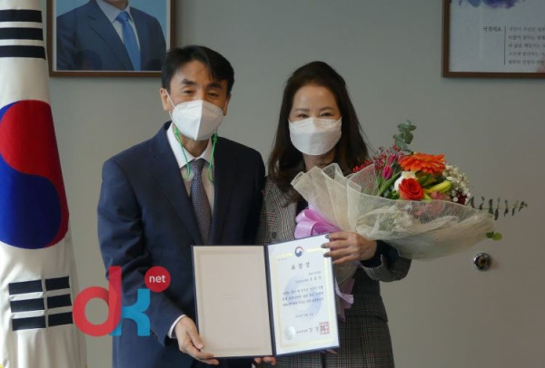 이날 수여식에서 한국 홈케어 유성주 원장이 외교부 장관 표창장을 수여받았다. 