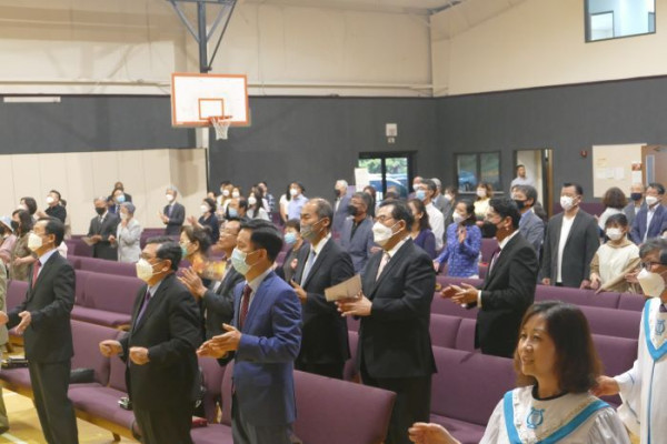 많은 목회자와 성도들이 참석해 페어뷰교회 입당을 축하했다.