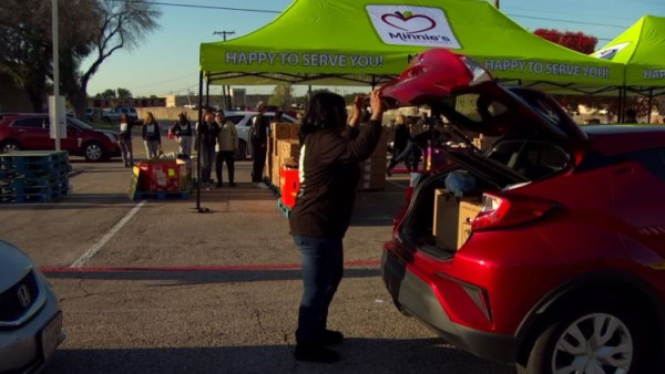 북텍사스 전역에서 음식 기부 행사가 열렸다. (사진 출처: NBC5)