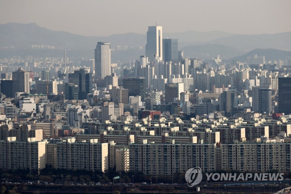 서울 매봉산에서 바라본 강남 일대 아파트 단지와 빌딩 모습 [연합뉴스 자료사진]