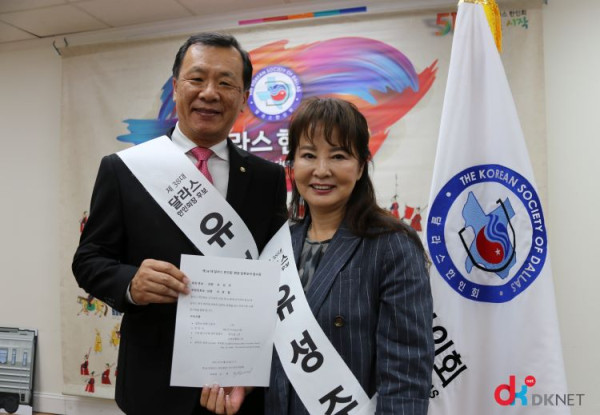 한국 홈케어 유성주 대표와 이경철씨가 제 38대 달라스 한인회 입후보절차를 마쳤다.