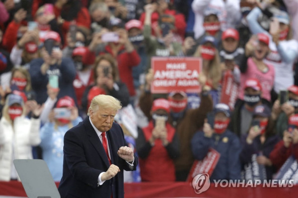 펜실베이니아 유세하는 트럼프 대통령 [AP=연합뉴스]