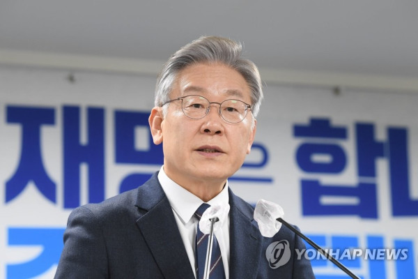 이재명, 핵심 당직자 일괄사퇴 관련 질의응답 (사진 출처: 연합뉴스)