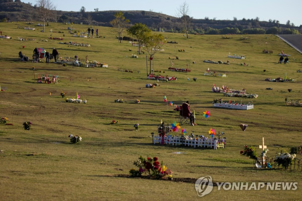 미 캘리포니아주 공동묘지 [로이터=연합뉴스 자료사진]