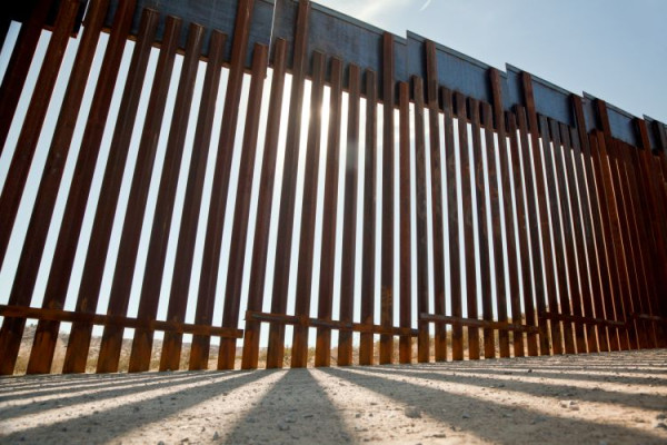 텍사스, 멕시코 국경에 설치된 장벽