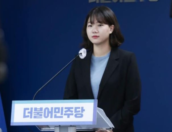 대학생 박성민, 민주당 최고위원으로 깜짝 발탁 (서울=연합뉴스) 더불어민주당 이낙연 대표가 31일 지명직 최고위원 중 한 명으로 20대 대학생인 박성민 당 청년대변인을 깜짝 발탁해 눈길을 끌었다. 1996년생으로 올해 24세인 박 최고위원 내정자는 지난해 8월 민주당 공식 유튜브 채널 