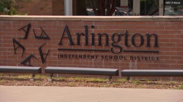 알링턴 교육구(Arlington ISD)에서 텍사스(Texas) 학업성취평가테스트 STAAR가 실시되는 중에 교육구 전체에 돌발적 인터넷 정전 사고가 발생해 해당 시험이 중단됐다. NBC DFW 캡처