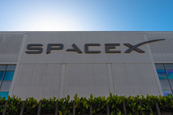 엘론 머스크가 대표로 있는 민간 항공우주 기업  SpaceX