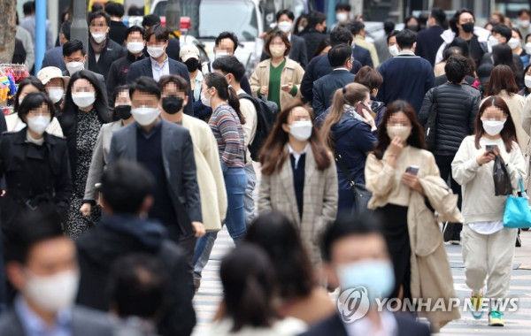 정부, 야외 마스크 착용 의무 해제 검토중 (사진 출처: 연합뉴스)