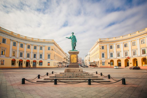 오데사의 관광명소 Monument to Duc de Richelieu in Odessa