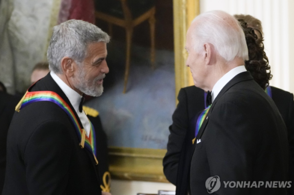 조 바이든 미국 대통령과 배우 조지 클루니 (사진 출처: 연합뉴스)