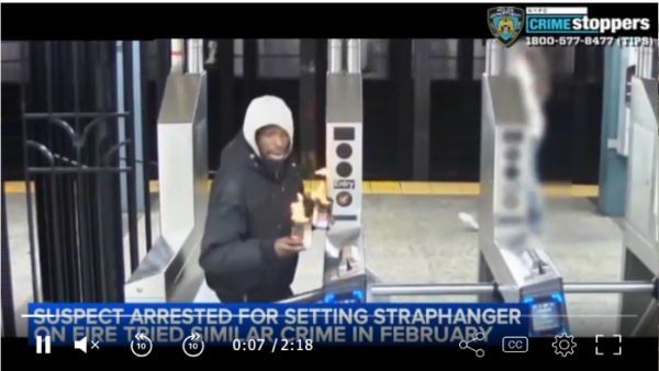 뉴욕 지하철서 옆사람에 화염액 뿌려 화상입힌 40대남 체포 (사진 출처: ABC7 NEWS 캡처)