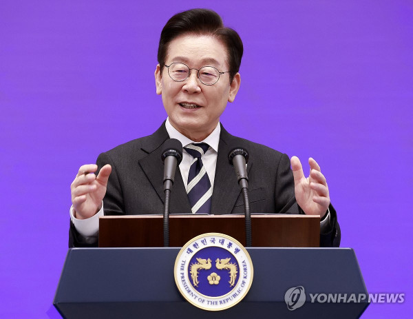 외신 기자회견, 질문에 답하는 이재명 대통령 [사진 출처: 연합뉴스]