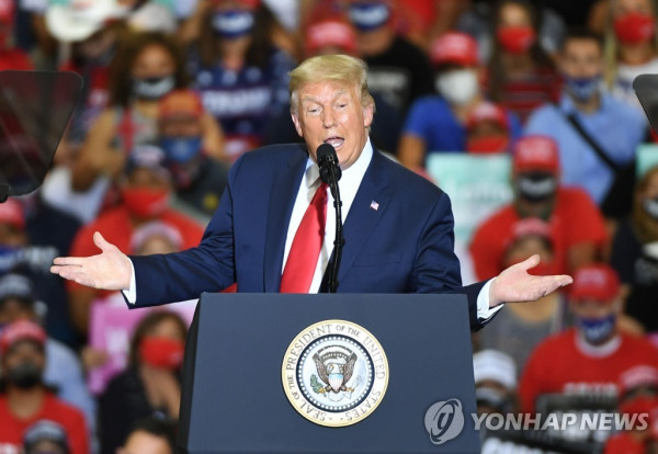 도널드 트럼프 미국 대통령이 13일(현지시간)) 네바다주에서 유세를 벌이고 있다. [게티이미지/AFP=연합뉴스 자료사진]