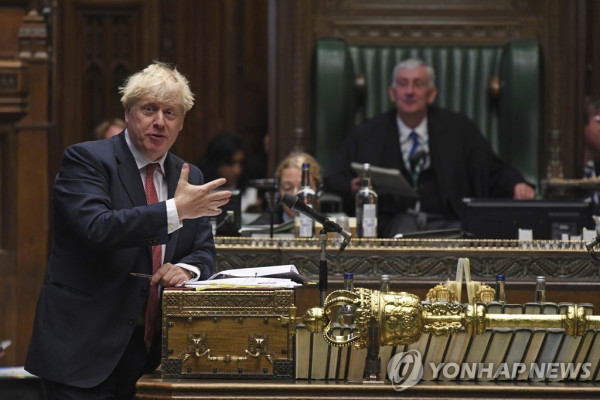 하원 총리 질의응답에서 발언하는 존슨 총리 [AP=연합뉴스]