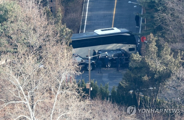 윤석열 대통령에 대한 체포영장 2차 집행이 임박했다는 관측이 나오는 가운데 경찰이 ‘장기전’에 대비하고 있다.