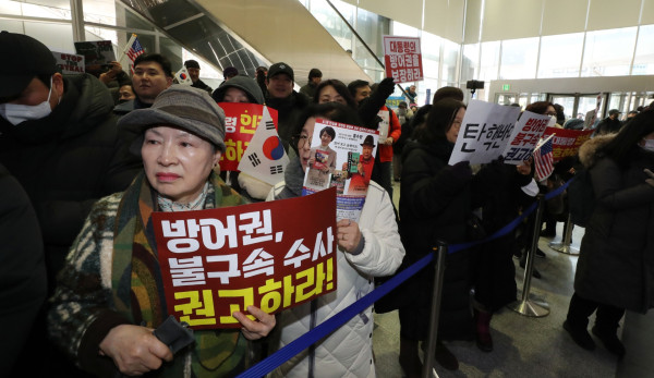 윤석열 대통령의 탄핵심판 방어권을 보장하라고 권고하는 내용으로 논란을 일으킨 안건이 결국 국가인권위원회에서 수정 가결됐다.