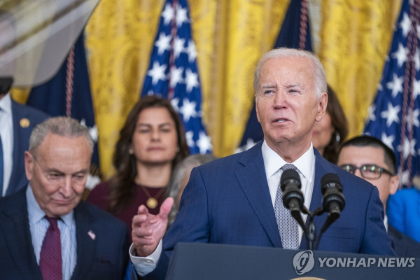 연방법원이 미국 시민과 결혼한 일부 불법체류자들의 시민권 취득을 쉽게 해주기 위한 바이든 행정부의 정책을 무효화했다.