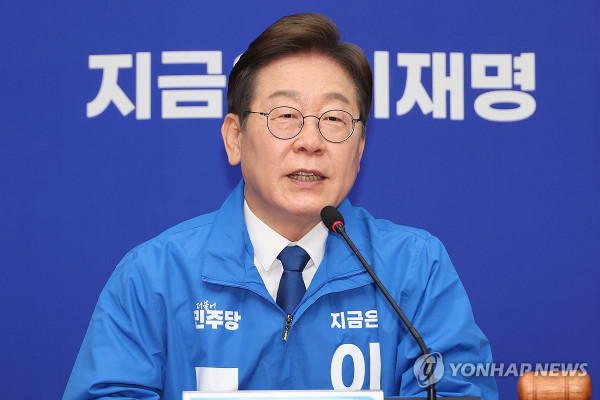 대선이 34일 앞으로 다가오면서, 더불어민주당은 ‘통합 선대위’ 출범으로 본격적인 대선 체제에 돌입했다.