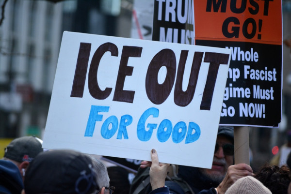 ICE 요원 총격 사건 여파로 미니애폴리스의 불안이 플래노 대규모 시위로 번졌다. [사진 출처: shutterstock]